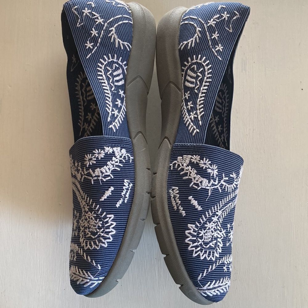 New Yuyu Embroidered Slip-On Elastic Padded Foam Footbed Flats Women’s 10 - Picture 6 of 15